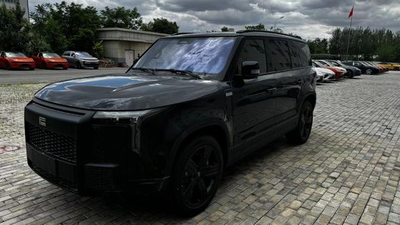 Το Polar Stone 01 2023 μοντέλο 6 θέσεων έκδοση AWD με μαύρο εξωτερικό χρώμα