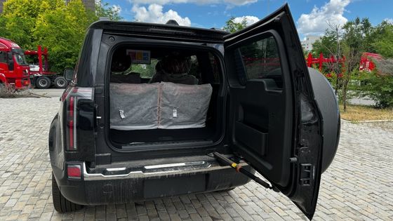 Το Polar Stone 01 2023 μοντέλο 6 θέσεων έκδοση AWD με μαύρο εξωτερικό χρώμα