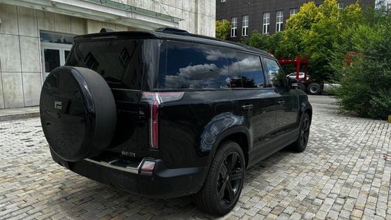 Το Polar Stone 01 2023 μοντέλο 6 θέσεων έκδοση AWD με μαύρο εξωτερικό χρώμα