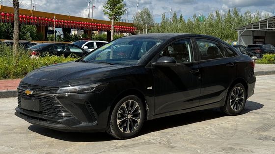 2024 Τελευταία Chevrolet Monza 1.3t Υβριδικό Σεντάν σε μαύρο εξωτερικό χρώμα 4656*1798*1465mm