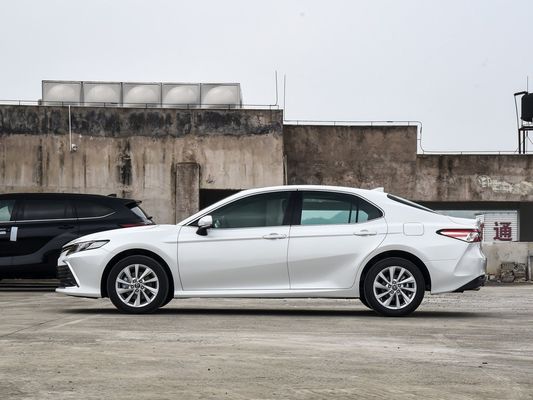 Το Toyota Camry 2.5g Deluxe Edition 2.5L 207HP L4 Βενζίνη 4 θέσεις Απόδοση