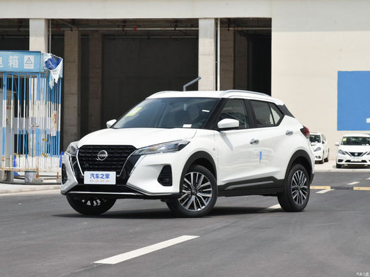 Βενζινοκίνητο 2023 Nissan Kicks SUV με αυτόματο κιβώτιο ταχυτήτων και μοντέρνο σχέδιο