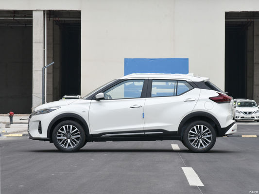Βενζινοκίνητο 2023 Nissan Kicks SUV με αυτόματο κιβώτιο ταχυτήτων και μοντέρνο σχέδιο