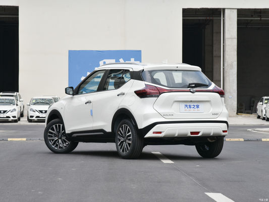 Βενζινοκίνητο 2023 Nissan Kicks SUV με αυτόματο κιβώτιο ταχυτήτων και μοντέρνο σχέδιο