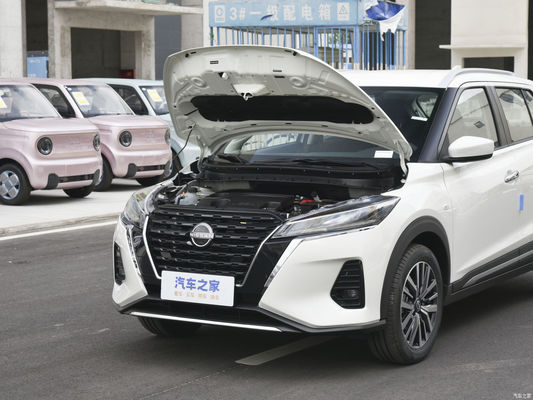 Βενζινοκίνητο 2023 Nissan Kicks SUV με αυτόματο κιβώτιο ταχυτήτων και μοντέρνο σχέδιο