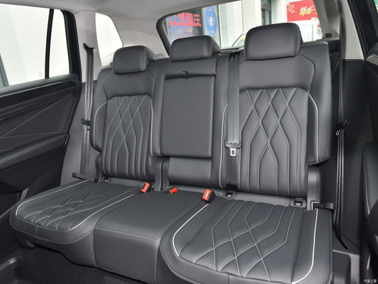 Το 2023 Volkswagen Tiguan L 330tsi Fwd Smart Edition SUV μέσα στο Drive FWD P0000099