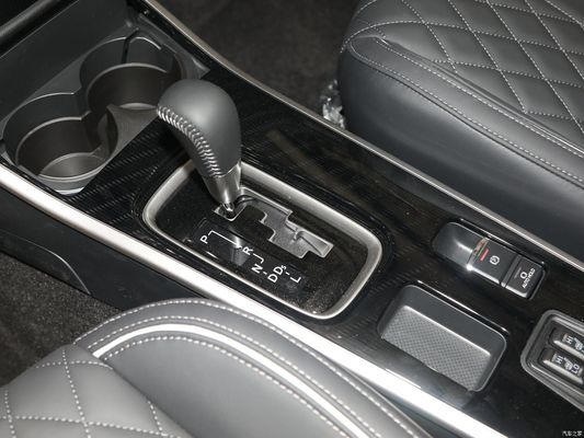 Το 2021 Outlander Fwd SUV Drive Version Sedan με χωρητικότητα 1600-2500CC και Hot Deals