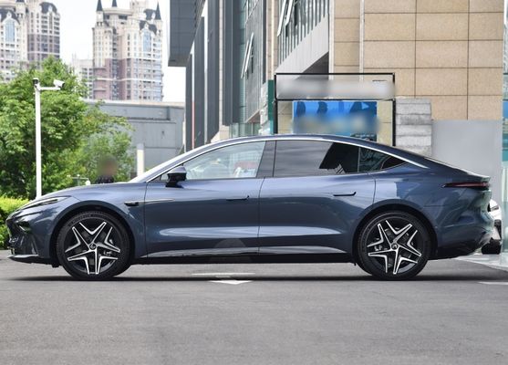 Το Rising Auto F7 2023 μακροχρόνια έκδοση PRO με κλειστό τύπο σώματος και υγρή ψύξη