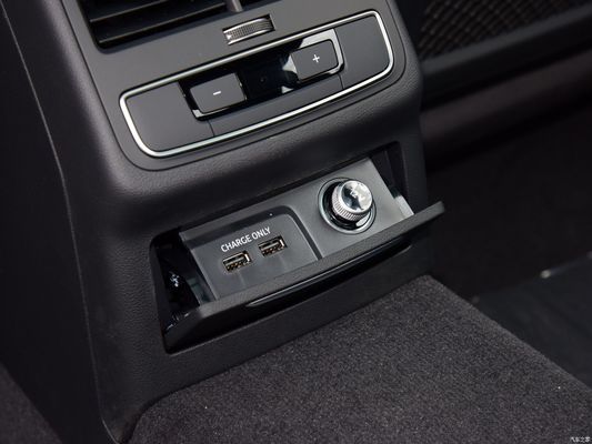 Audi A4l 2023 45tfsi Quattro Επιλεγμένη δυναμική έκδοση Sedan με αυτόματο κιβώτιο ταχυτήτων