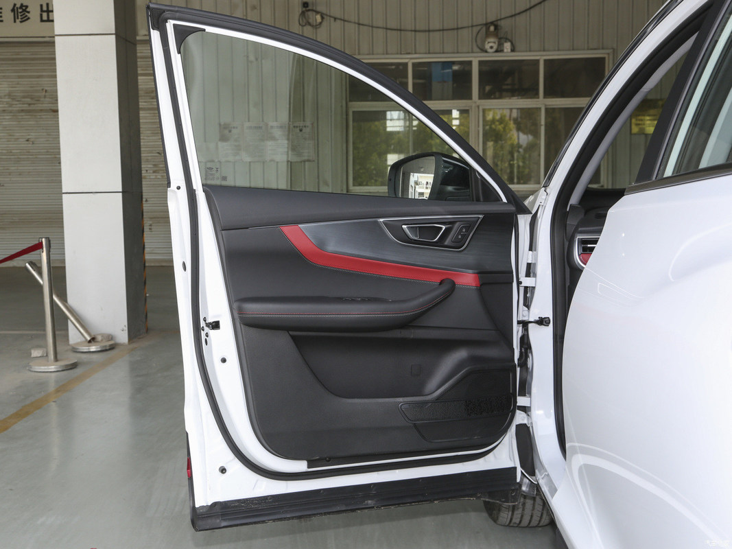 SUV Chery Tiggo7 Superpower 1.5t CVT Superpower Warrior Βενζινοκίνητο Αριστερό τιμόνι