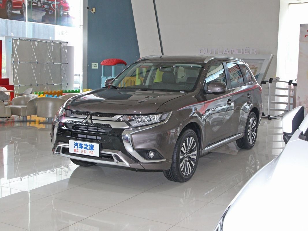 Το 2021 Outlander Fwd SUV Drive Version Sedan με χωρητικότητα 1600-2500CC και Hot Deals